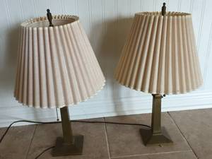 lot 205 image: 2 Brass Pull Cord Table Lamps