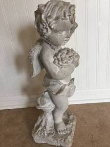 lot 211 image: Concrete Cherub Garden Statue