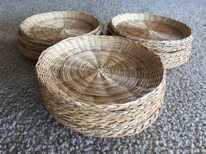 lot 268 image: 25 Wicker Plate Holders