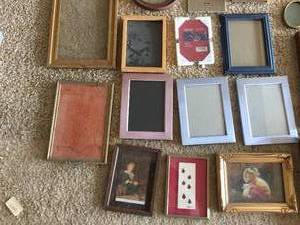 lot 275 image: Picture Frame Lot in Assorted Sizes