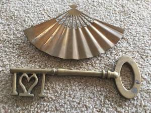 lot 270 image: Vintage Brass Decorative Items