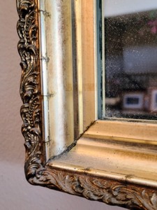 lot 9 image: Gold Painted Wood Mirror