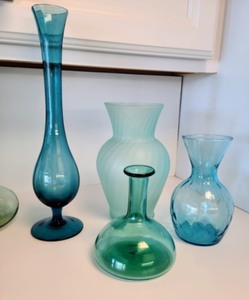 lot 14 image: Pretty BlueGreen Glass