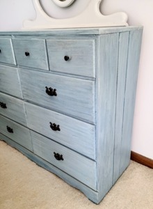 lot 21 image: Vintage Blue Painted Mirrored Dresser
