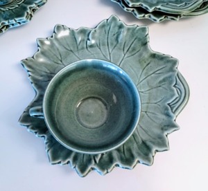 lot 35 image: Vintage Blue Plate Set