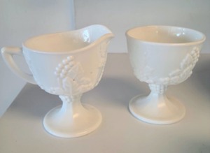 lot 37 image: Vintage Milk Glass Set