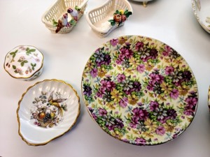 lot 43 image: Large Variety Of Vintage Painted China