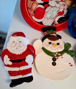 lot 45 image: Christmas Servingware