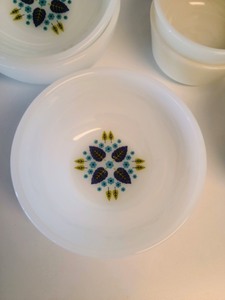 lot 46 image: Vintage White Bowls