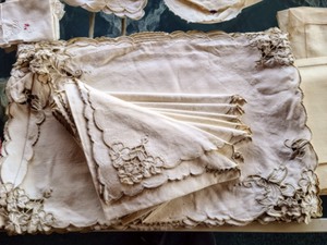 lot 57 image: Large Variety of Vintage Linens