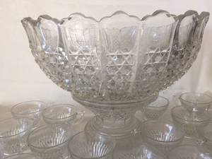 lot 304 image: Crystal Punch Bowl With 18 Glasses