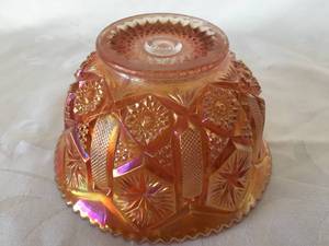 lot 312 image: Vintage Carnival Glass Bowl