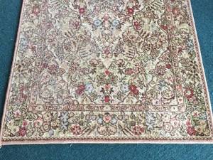 lot 321 image: Beautiful Throw Rug With Great Colors