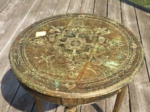 lot 323 image: Vintage Gold Wooden Table