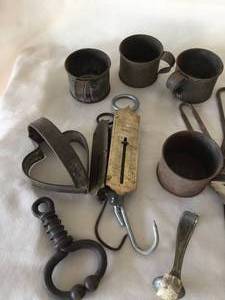 lot 328 image: Vintage Metal Deco Lot