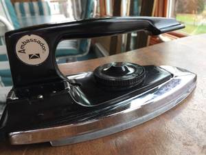 lot 344 image: Vintage Ambassador Travel Iron