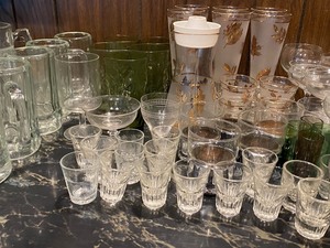 lot 385 image: Assorted Glassware