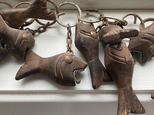 lot 237 image: Long Chain of Hand Carved Fish