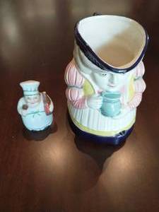 Two Kitchen Dcor Items