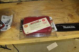 Mark8 Fence Charger (in package)