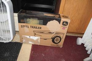 Ertl John Deere Steel Trailer (in box)