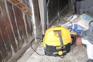 DeWalt  12-18V Cordless Heavy Duty WetDry Vacuum 2 Gallon DC500