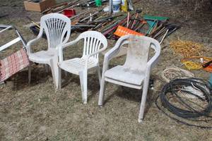 Lot of (4) Plastic Lawn Chairs 22Wx20Dx30H