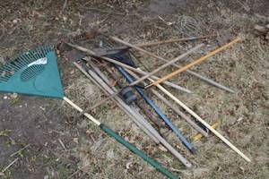 Yard Tools - Leaf Rakes, Garden Rakes, Edger, Hoes