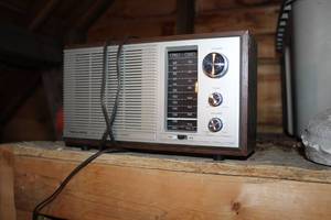 Vintage Realistic MTA-15 AMFM Table Radio 12-695