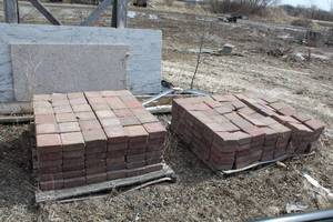 Lot of (Approximately 375) Pavers 6Lx6Wx2H (on 2 pallets)