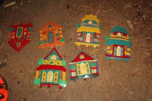 Lot of (6) Metal Dcor - Gingerbread Houses