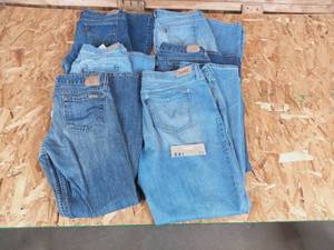 6 Pair of Women Vintage Levi Jeans