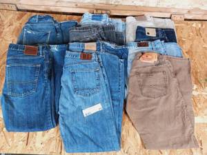 10 Pair of Fashion Vintage Jeans (Sizes 32 to 34)