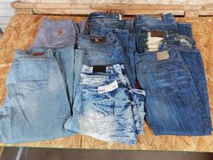 8 Pair of Fashion Vintage Jeans (Sizes 38)