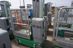 lot 11 image: Genie GR20 Electric Man Lift