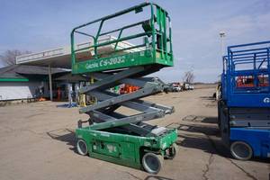 lot 5 image: Genie GS -2032 Electric Scissors Lift