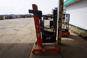 lot 9 image: 2016 JLP Model FT70 Portable Personnel Electric Man Lift