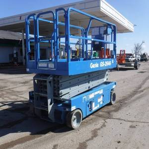 lot 7 image: Genie GS - 2646 Electric Scissors Lift