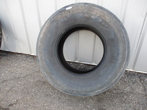 1 Used VIrgin Bridgestone 42565R22.5 Tire