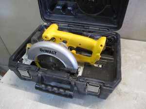 Dewalt 6-12 Cordless Circular Saw with charger