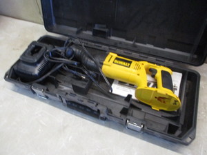 Dewalt Cordless 18v sawzall with charger