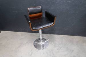 SWIVEL CHAIR