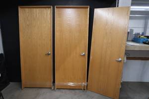 OAK HOLLOW CORE DOORS WITH DOOR FRAMING