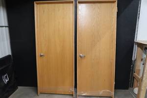 OAK HOLLOW CORE DOORS WITH DOOR FRAMING