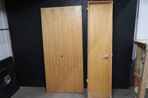 OAK HOLLOW CORE DOOR WITH DOOR FRAMING AND CLOSET DOOR