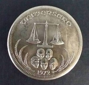 lot 385 image: 1972 Universaro Silver Round