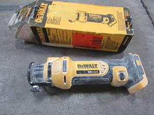 lot 11 image: Dewalt 20-Volt Max Lithium-Ion Cordless Drywall Cut-Out Tool (Tool-Only), DCS551B - USED.