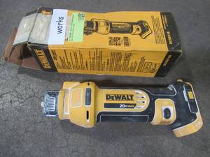 lot 14 image: Dewalt 20-Volt Max Lithium-Ion Cordless Drywall Cut-Out Tool (Tool-Only), DCS551B - USED - Missing Depth Guide.