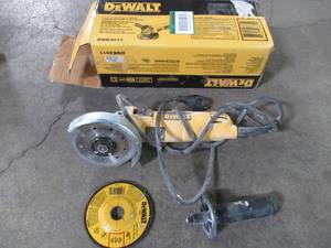 lot 17 image: Dewalt 7 Amp 4-12 in. Small Angle Grinder with 1-Touch Guard, DWE4011 - Used.