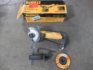 lot 18 image: Dewalt 7 Amp 4-12 in. Small Angle Grinder with 1-Touch Guard, DWE4011 - Used.